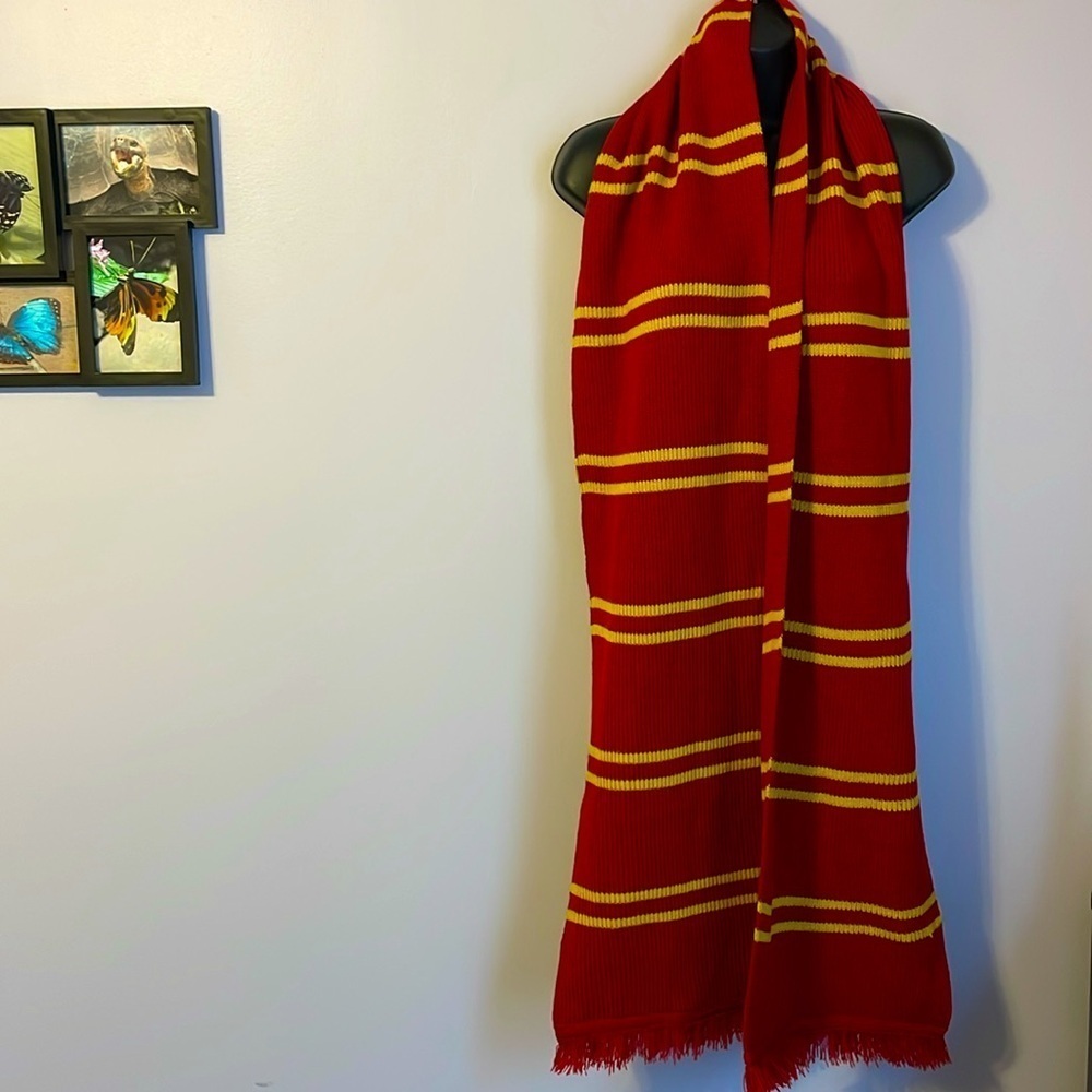 Wizarding World of Harry Potter Universal Gryffindor Striped Knit Scarf Large